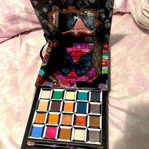 Urban decay Alice through the looking glass palette